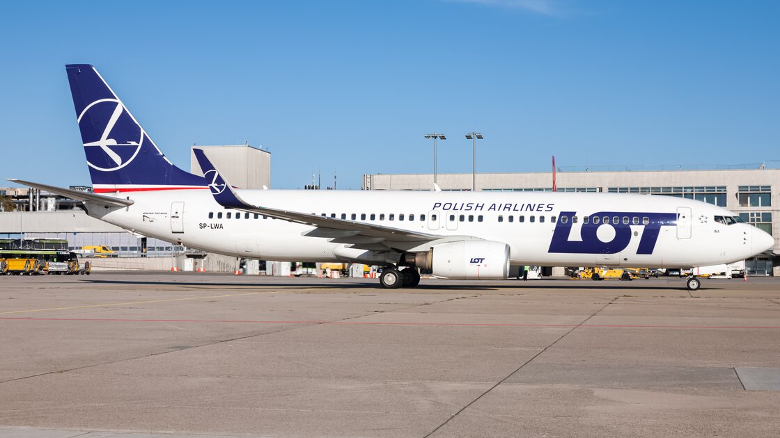 Flight LO 372 to WARSCHAU - Stuttgart Airport