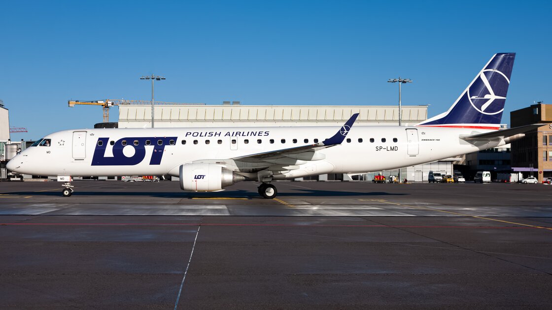 Arrival and Departure Stuttgart - LO E90@2x.1d07779f 