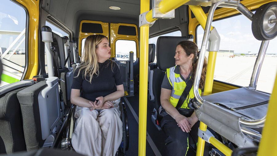 Flughafen Stuttgart Parken Und Fliegen www.stuttgart-airport.com