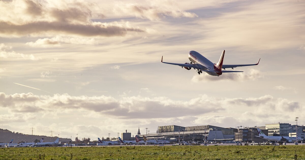 Flight EW 2041 From HAMBURG Stuttgart Airport