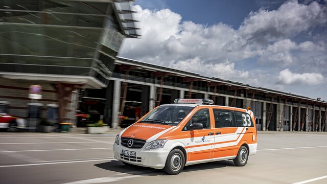 Mannschaftstransportwagen (MTW-1) - Stuttgart Airport