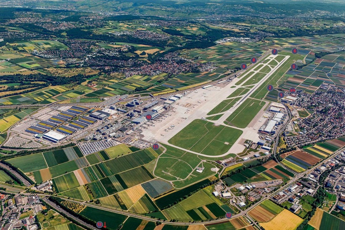 Luftbild des Flughafen Stuttgart aus Westen aufgenommen
